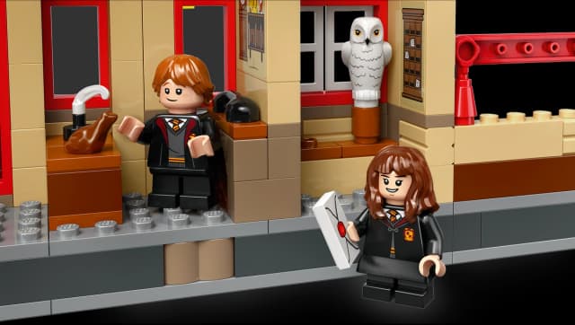 Hogwarts Express ™ Train Set with Hogsmeade Station™ - Image 9