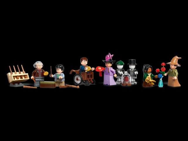 Ollivanders™ & Madam Malkin's Robes - Image 9