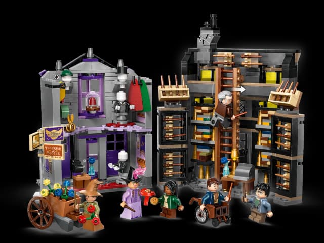 Ollivanders™ & Madam Malkin's Robes - Image 11