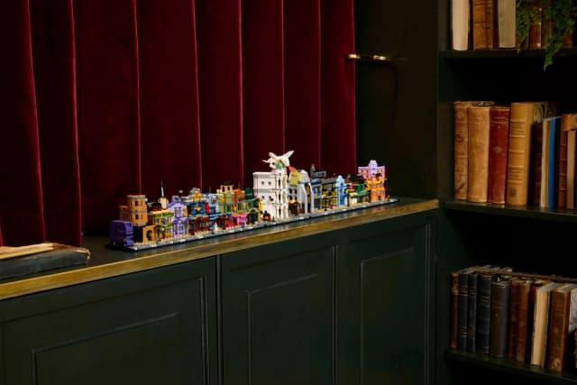 Diagon Alley™ Wizarding Shops - Image 14
