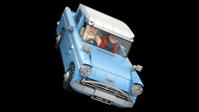Enchanted Flying Ford Anglia™ - Image 9