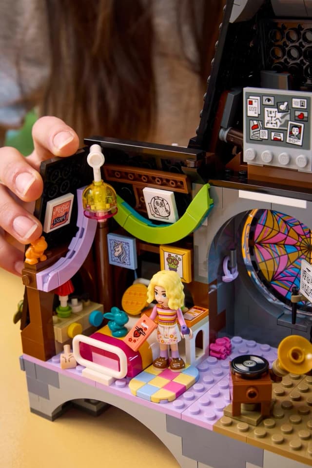 Wednesday & Enid's Dorm Room - Image 8