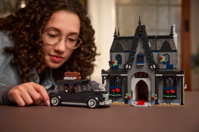 Morticia's Cottage - Image 2