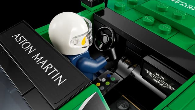 Aston Martin Safety Car & AMR23 - Image 11