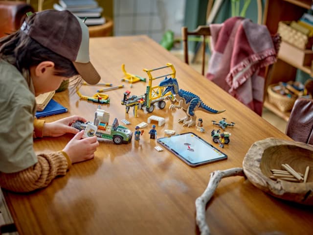 Dinosaur Missions: Allosaurus Transport Truck - Image 8