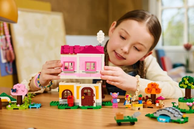 Creative Houses: Seasons of Fun - Image 11